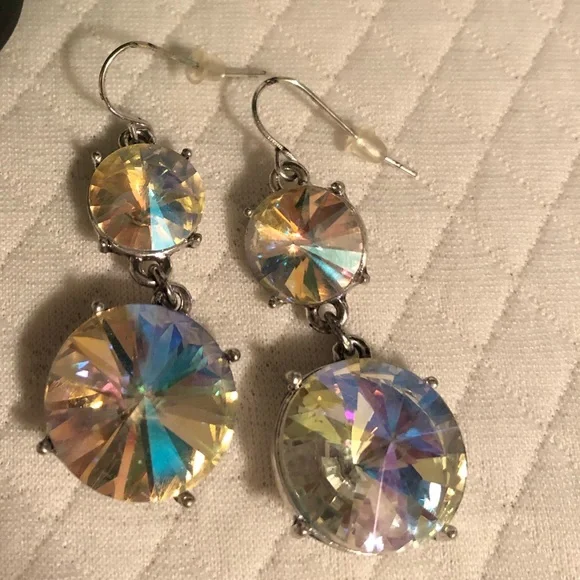 Beautiful drop lightweight earrings with big sparkle ✨ - Picture 9 of 14